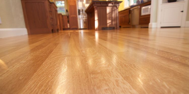 7 Advantages of Solvent-Based Finish for Flooring