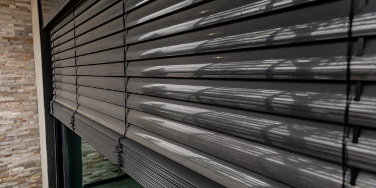 6 Practical Tips for Choosing the Best Retractable Outdoor Blinds