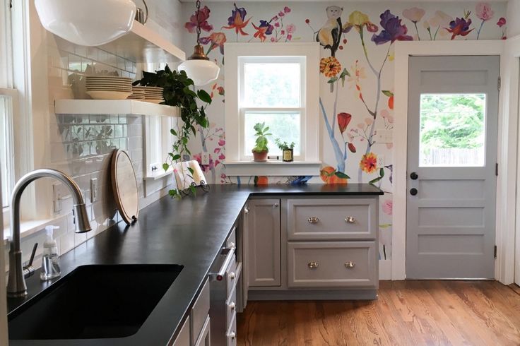 A Feast for the Eyes: Trendy Kitchen Wallpaper Ideas for 2024