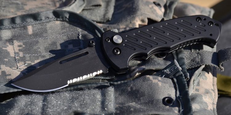 Best Gerber Knife: Hands