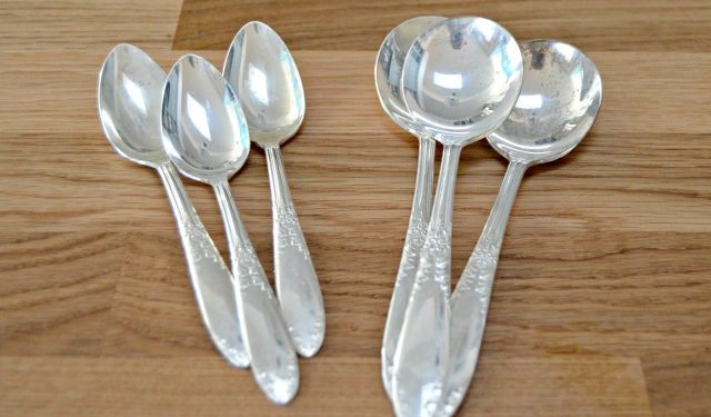 How to Keep Silverware From Tarnishing