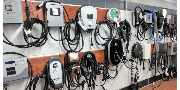 A Guide to Installing an Electric Vehicle Chargepoint at Home