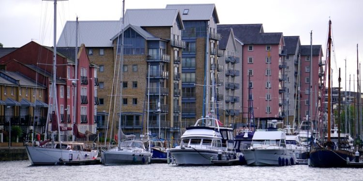 apartments-architecture-bay-boats-145618.jpg