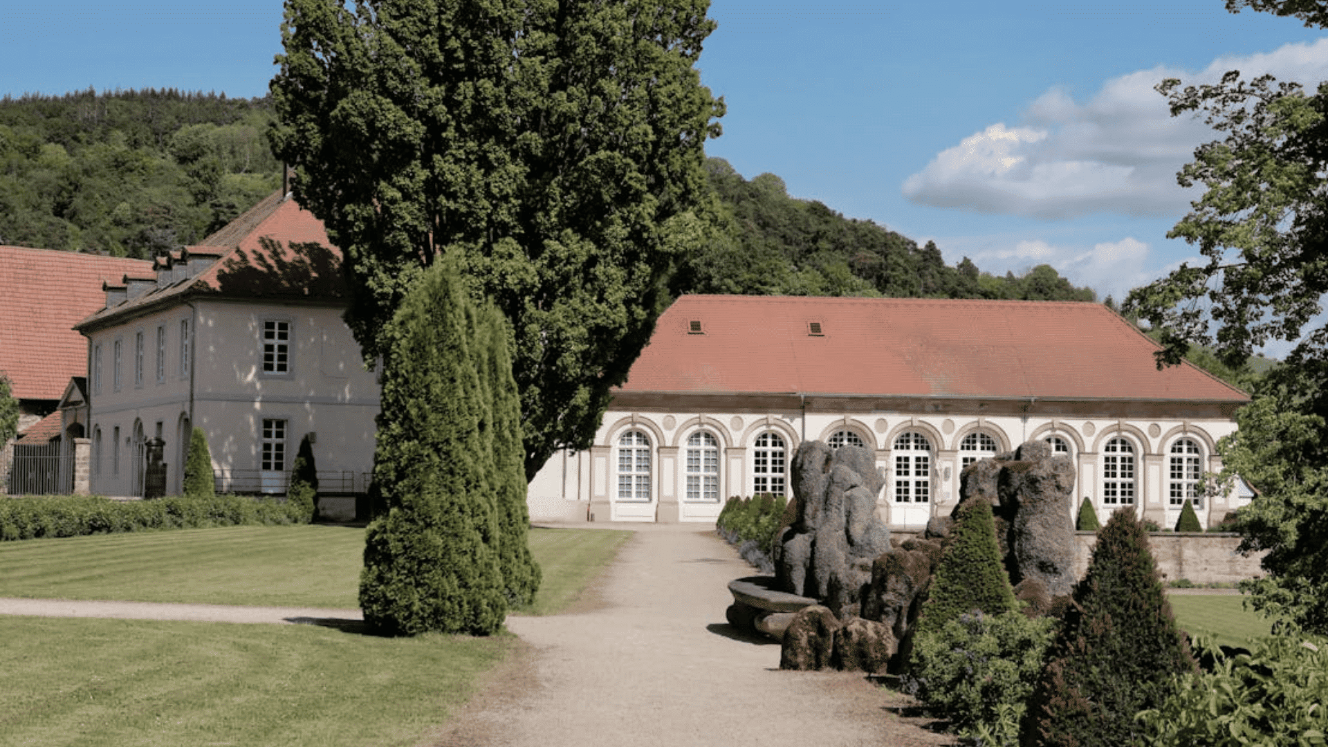 How Proper Tree Maintenance Improves Curb Appeal and Property Value in Florida Homes