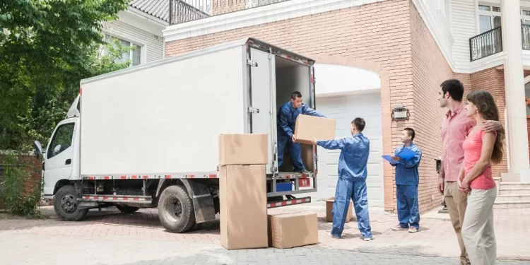 When to Hire Professional Movers vs. DIY Moving