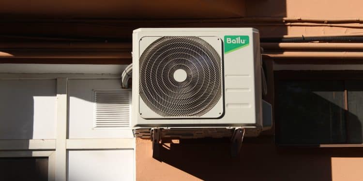 How Dirty Air Filters Affect Your Air Conditioner’s Performance and Lifespan
