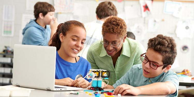 Решения для STEAM и STEAM обучения | LEGO® Education