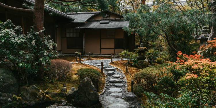 Tips to Building the Perfect Garden Paths