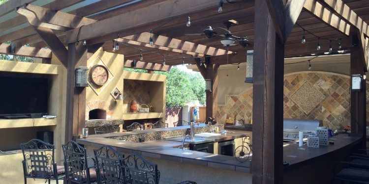 7 Things You Need to Include in Your Backyard Kitchen
